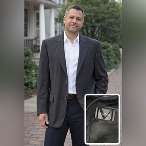 Mazzoni Pinstripe Blazer | Wall Street Energy. Zero Apologies.
46/41R